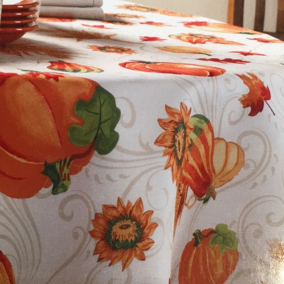 Pumpkins & Gourds Fabric 70 Inch Round Tablecloth. NWT - Picture 4 of 9